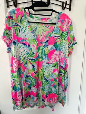 Lulu Pulitzer Floral V-Neck Tee in Pink, Green & Blue XL